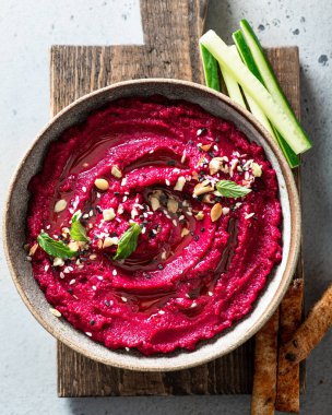 Seramik kasede pancar humusu. 