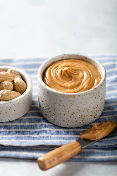 seramik kasede fıstık ezmesi