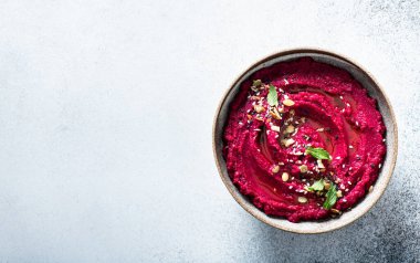 Seramik kasede pancar humusu. 