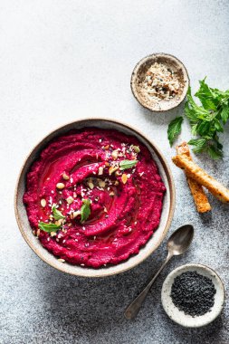 Seramik kasede pancar humusu. 