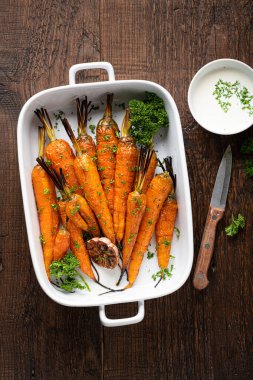 İştah açıcı fırında havuç.