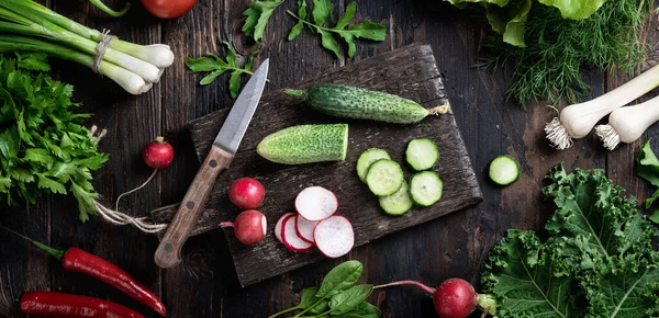 Conceito Comida Vegan Saudável Legumes Ervas Nozes Frescos Cortados Sobre — Fotografia de Stock