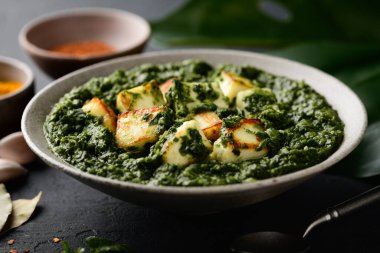  Hint Palak Paneer