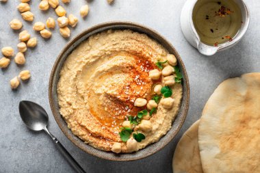 Seramik kasede humus. 