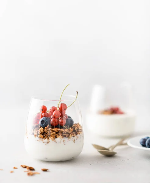 Desayuno, granola con yogur — Foto de Stock