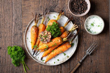 İştah açıcı fırında havuç.