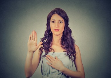 Genç kadın bir söz yapma