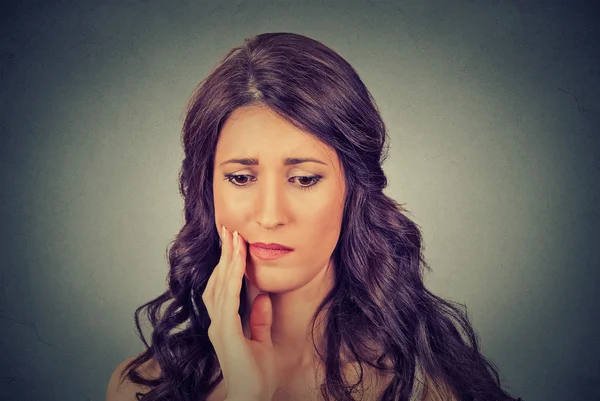 Woman with sensitive toothache crown problem about to cry from pain — Stockfoto