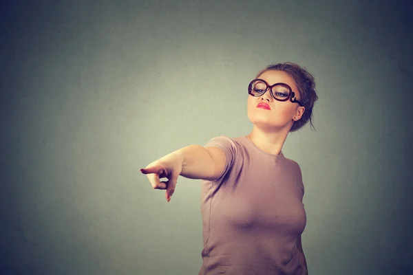 Angry young woman pointing finger at camera. Negative human emotions — Stock Photo, Image