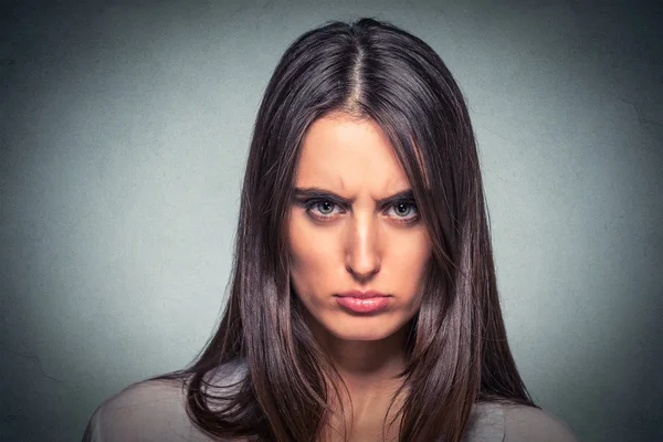Headshot of an angry young woman — Stock Photo, Image