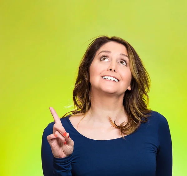 Woman, just came up with idea aha, index finger pointing, looking up — Stock Photo, Image