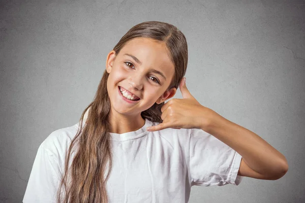 Meisje geven Bel me gebaar — Stockfoto