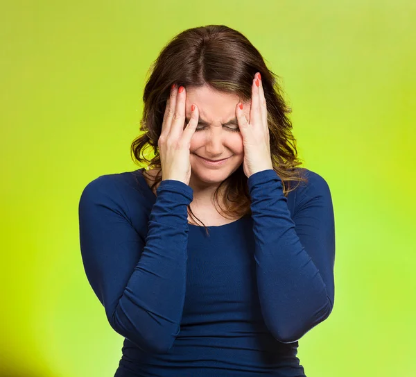 Gestresste Frau mit so vielen Gedanken — Stockfoto