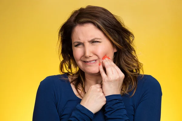 Mulher com dor de dente sensível — Fotografia de Stock