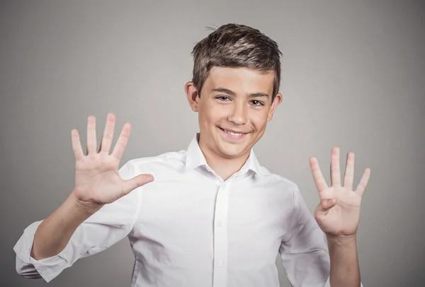 Joven mostrando dos manos, palmas, dedos, haciendo el número nueve —  Fotos de Stock