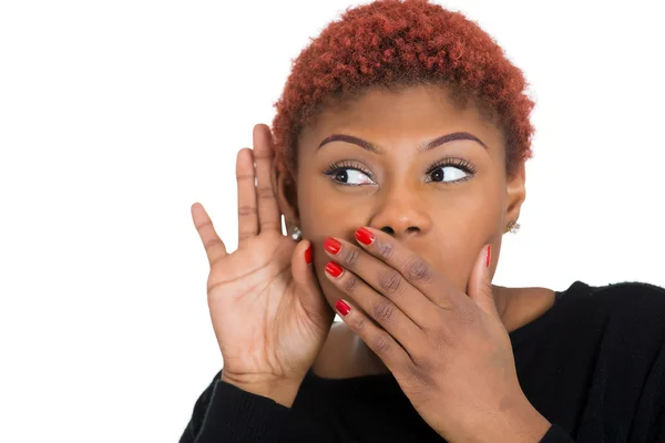 Entrometida mujer secretamente escuchar conversación —  Fotos de Stock