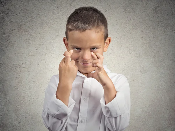 Child crossing fingers — Stock Photo, Image