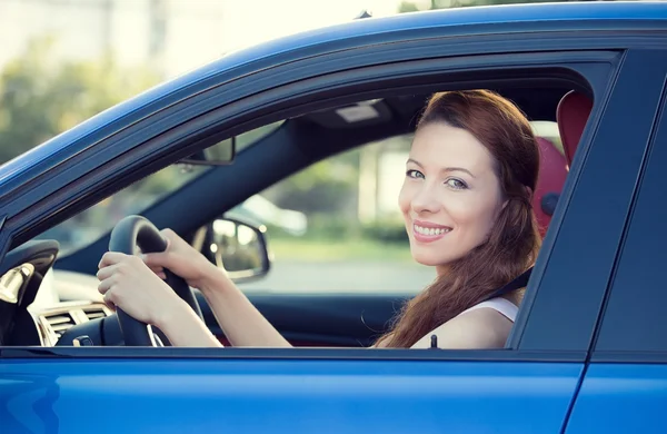 Happy woman, buckled up, driving car — Stock Photo, Image