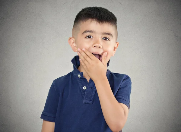 Niño sorprendido . —  Fotos de Stock