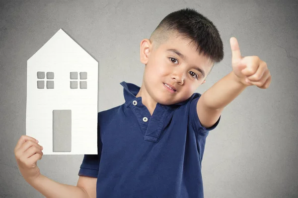 Child holding paper house showing thumbs up — Stock Photo, Image