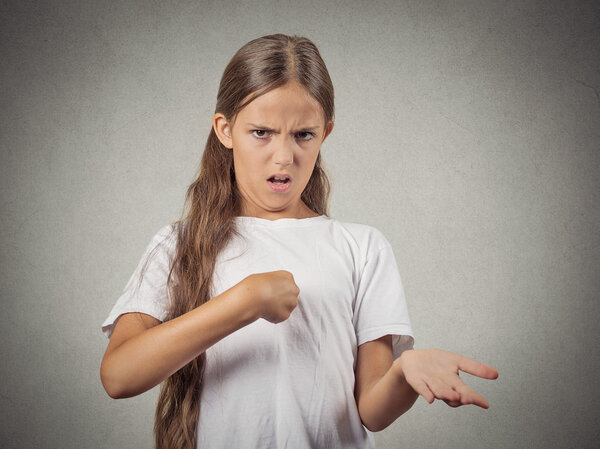 Девушка-подросток спрашивает тебя со мной.
?