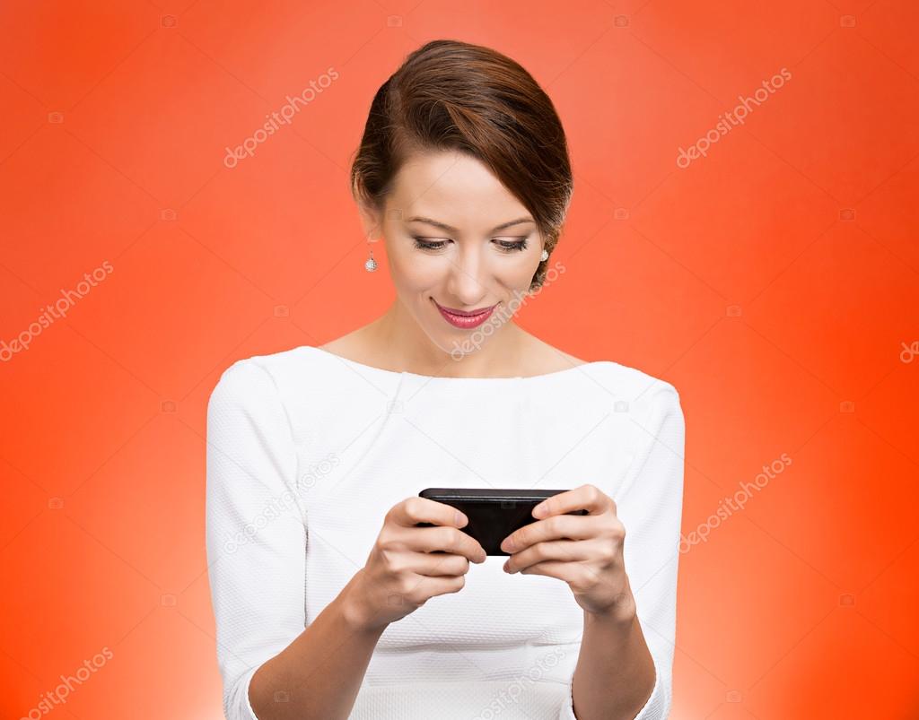 woman using her smart phone