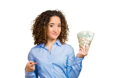 Mutlu başarılı genç iş kadını para para tutan heyecanlı