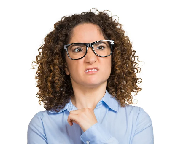 Kızgın kızgın genç kadın