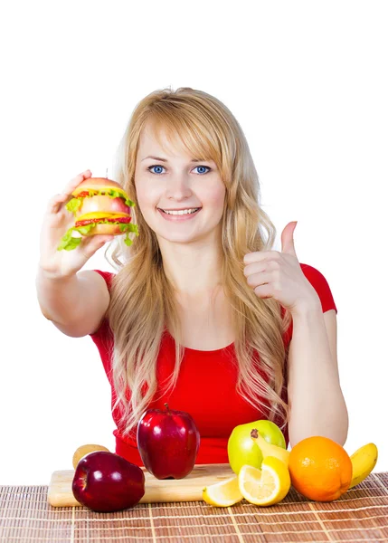 Healthy woman eating fruits vegetables — Stock Photo, Image