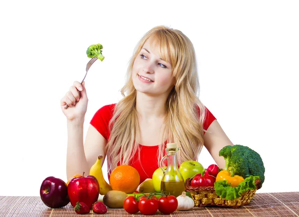 Healthy woman eating fruits vegetables — Stock Photo, Image