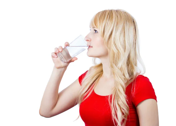 Junge schöne, blonde Frau, die Wasser trinkt — Stockfoto