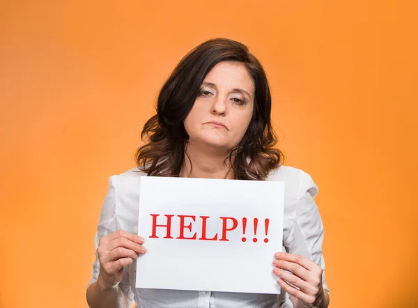 Stanco donna di mezza età, studente, lavoratore, con in mano il segno di aiuto — Foto Stock