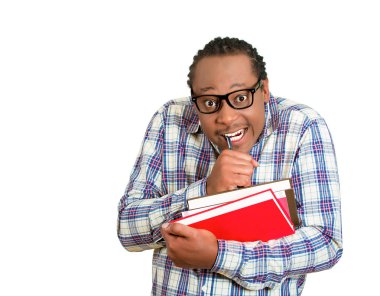 Çılgın görünümlü nerdy erkek öğrenci 