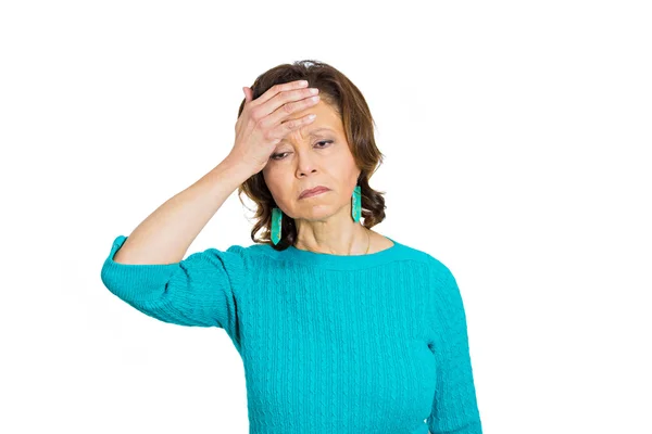 Bejaarde vrouw met hoofdpijn — Stockfoto