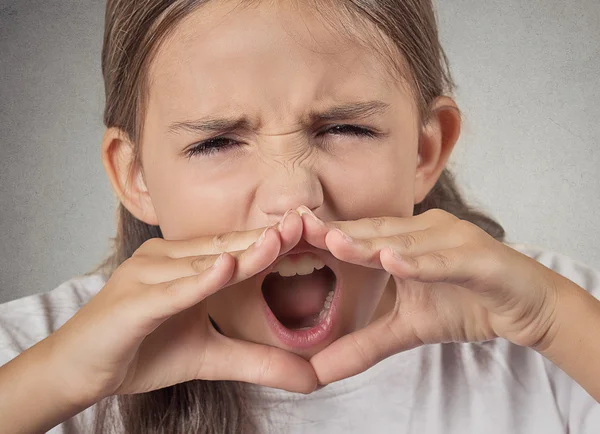 Furious teenager girl yelling — Stock Photo, Image