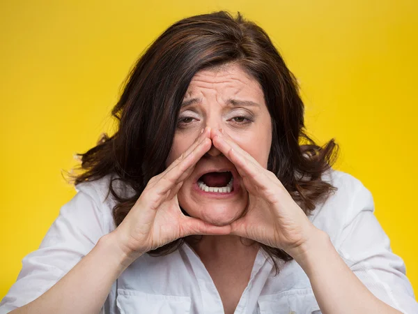 Mujer enojada gritando — Foto de Stock