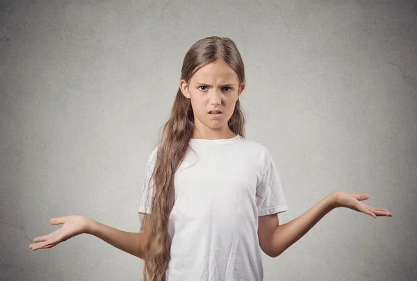 Adolescente ignorante haussant les épaules — Photo