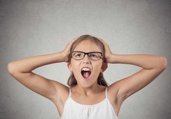 напряженный подросток кричит
 