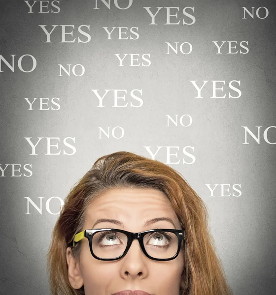 Uncertain woman looking up, background with yes no choices — Stock Photo, Image