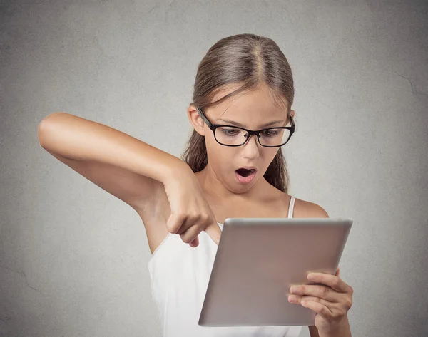 Surprised girl with glasses using pad computer — Stock Photo, Image