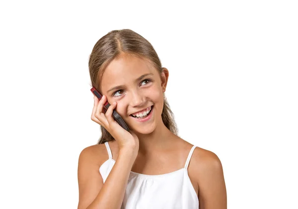 Девочка-подросток разговаривает по сотовому, смартфону — стоковое фото