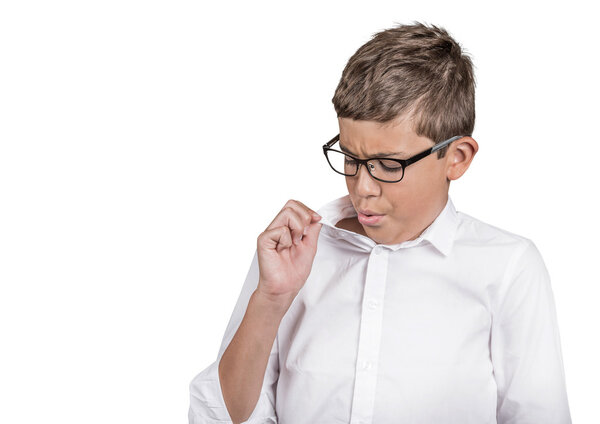 подросток в неприятной неловкой ситуации
