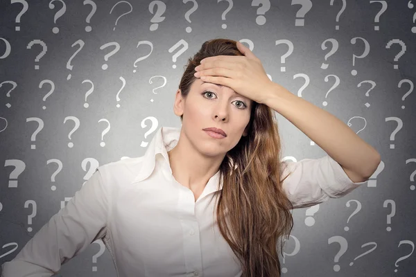 Stressed woman has many questions — Stock Photo, Image