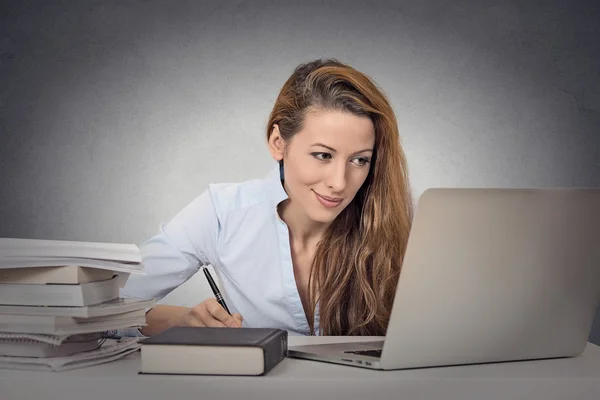 Student studying hard — Stock Photo, Image