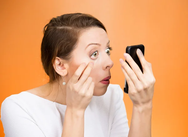 Woman pulling down eyelid checking her eye — Stock Photo, Image