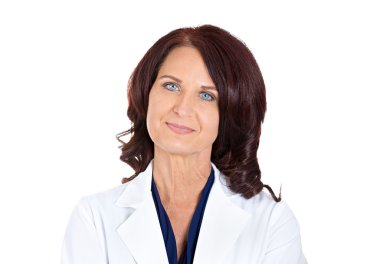 emin mutlu gülümseyen kadın doktor eczacı