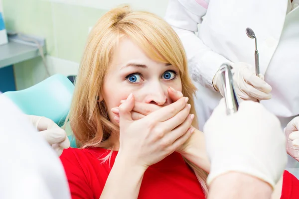 Woman scared at dentist office visit — Stock Photo, Image