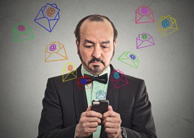 adam smartphone--dan mesaj e-posta gönderme 