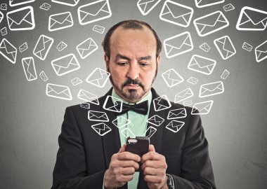 adam smartphone--dan mesaj e-posta gönderme 