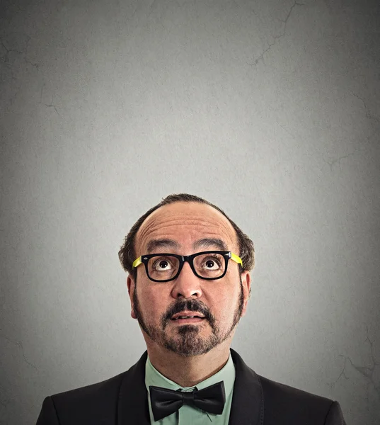 Man looking up thinking — Stock Photo, Image